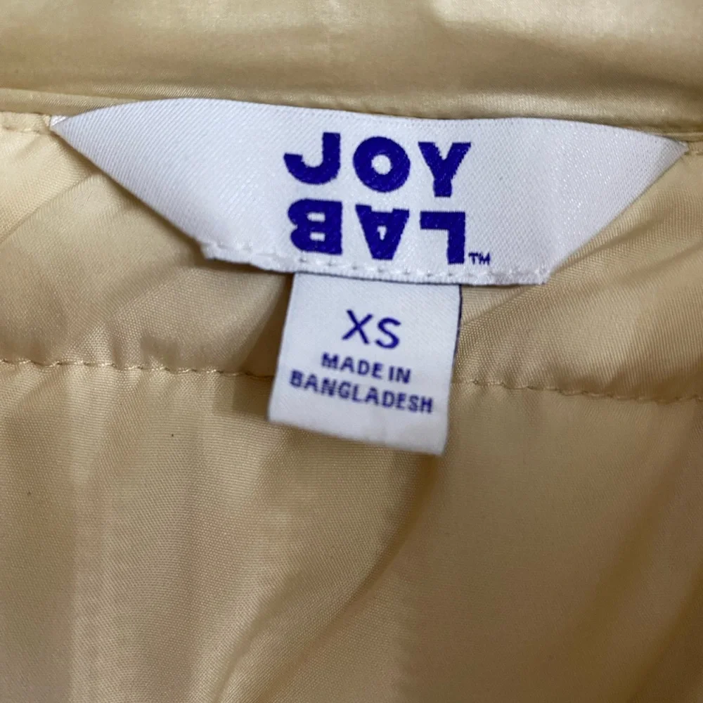 Joy Lab Women’s Sz XS Lightweight Puffer Vest Cream Zip Up Zippered Pockets - Picture 2 of 14